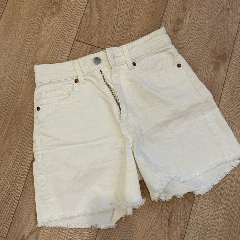 White shorts denim
